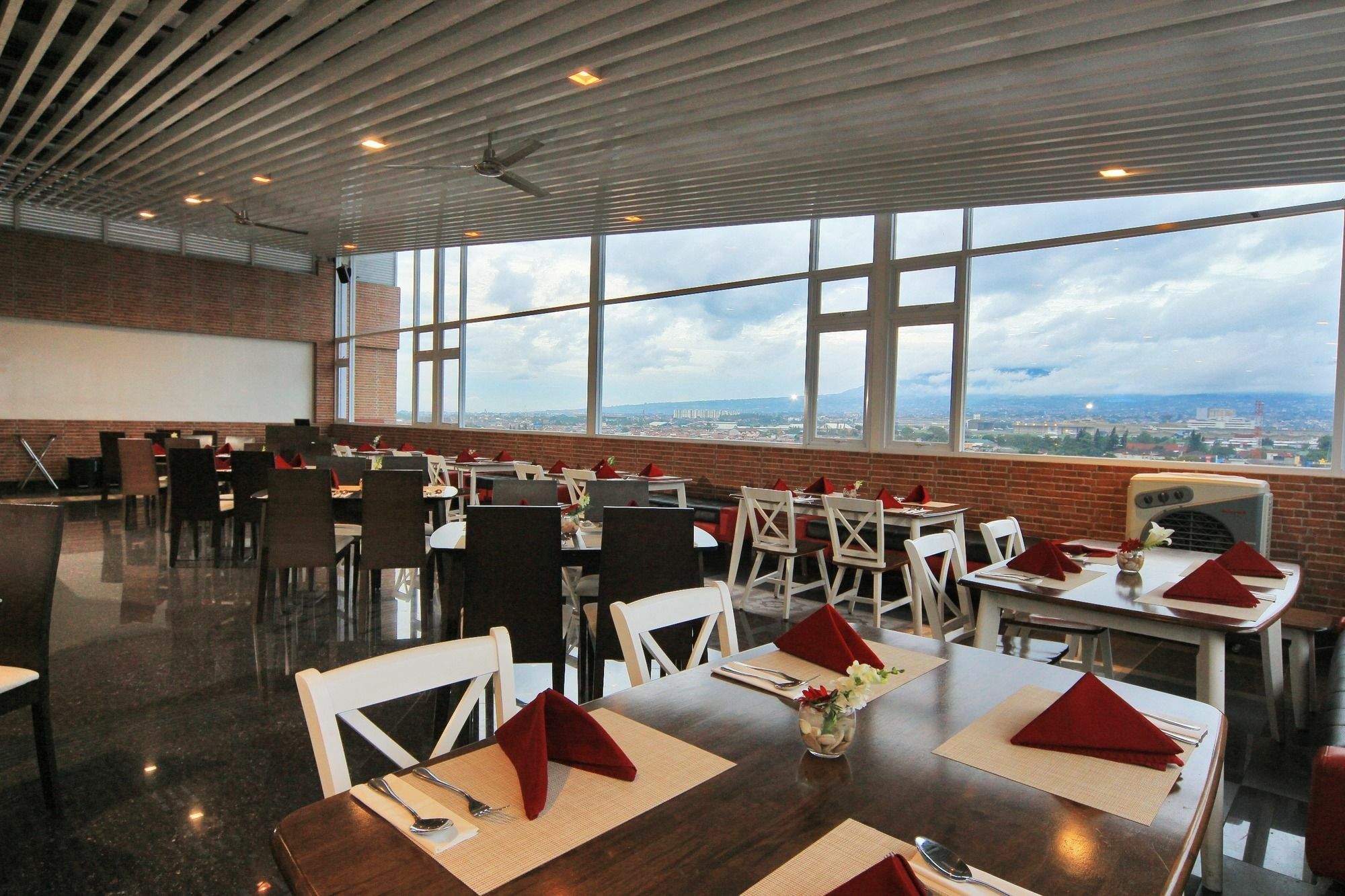 West Point Hotel Bandung Exterior foto